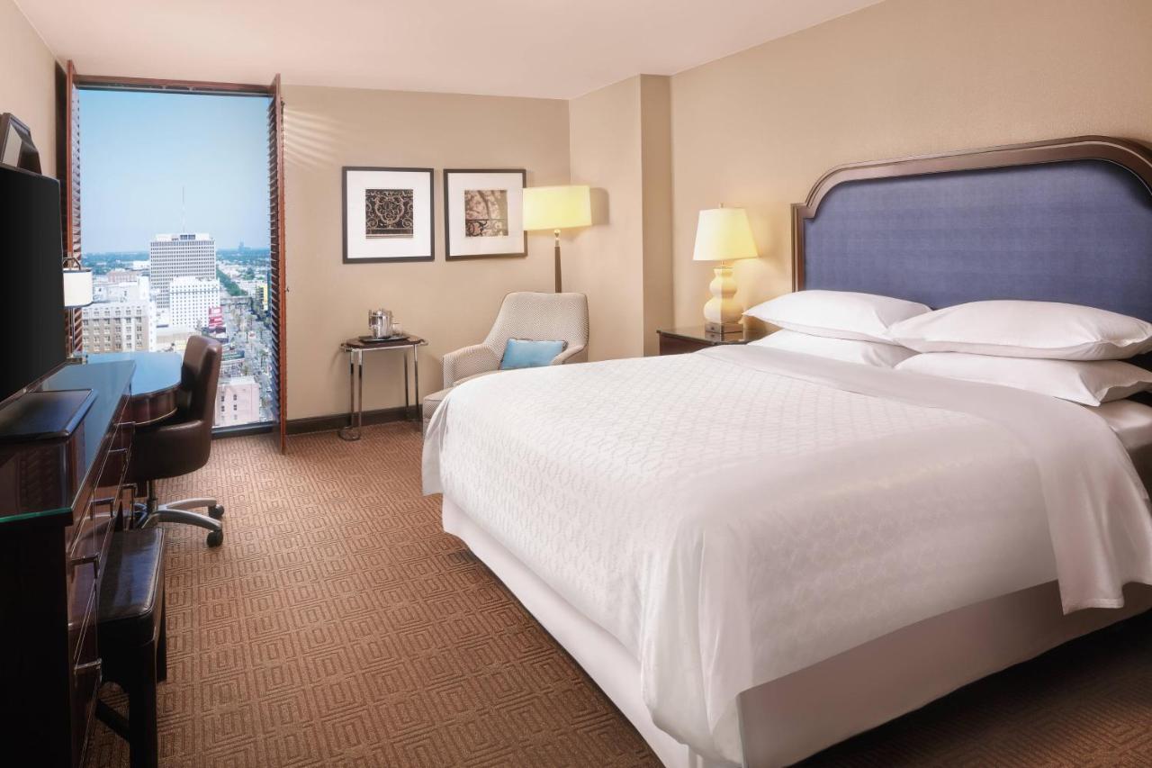 Deluxe Zimmer mit Kingsize-Bett, Stadtblick und Transferdusche – barrierefrei